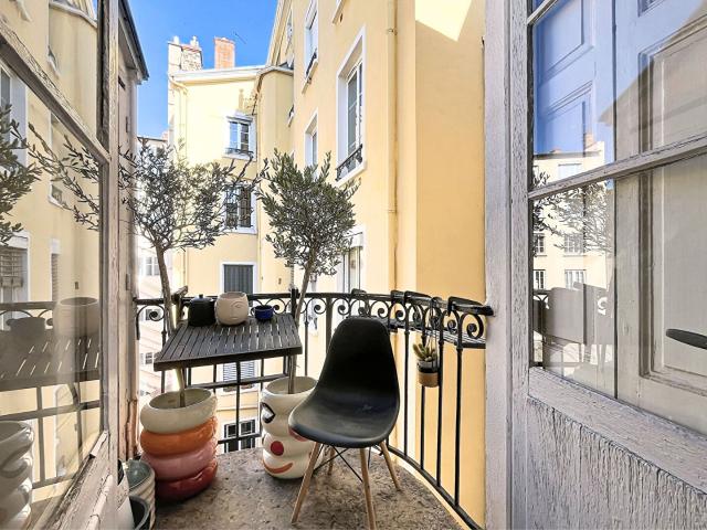 48 CONDE – T2 de 45.69m² avec balcon et vue sur les quais – LYON 02 CHARITE