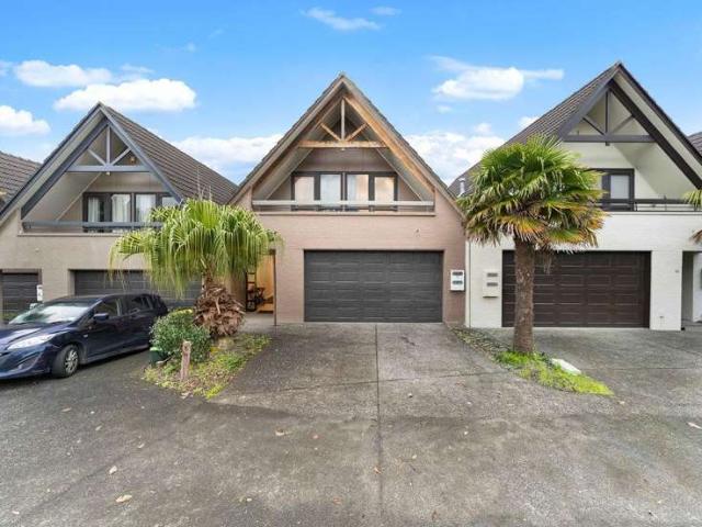 48 Earnslaw crescent, Flat Bush, Manukau City