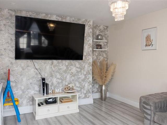290,000 | 48 Greenfort Avenue, Clondalkin, Dublin 22 BROE Auctioneers 4992 MyHome. Ie Residential