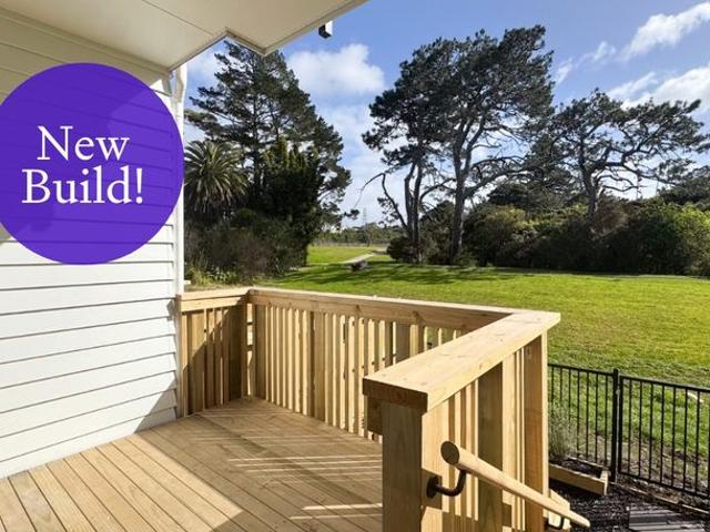 4/8 Lowtherhurst Road, Massey, Waitakere City