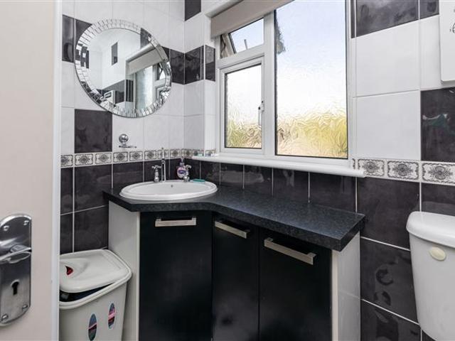48 Oakwood Grove, Clondalkin, Dublin 22 BROE Auctioneers 4920 MyHome. Ie Residential