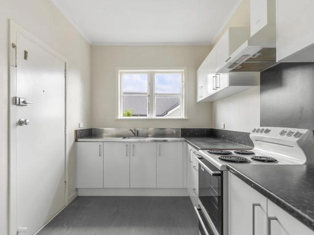 48 Premier Avenue, Point Chevalier House for Rent