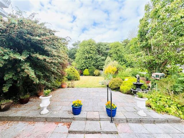 490,000 | Manorville, 3 Castle Demesne, Tralee, Co. Kerry Gary O’Driscoll & Co. Ltd 5017 MyHome. Ie Residential