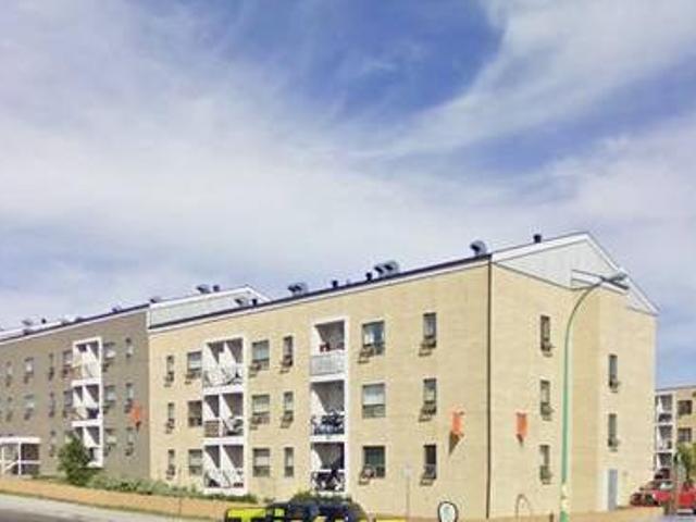 490 492 Range Lake North