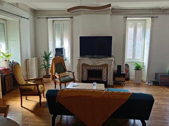 490€ cc dans 125 m2 à Nivolas Vermelle