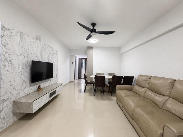 490 Admiralty Link HDB Apartment For Sale, $588,000, 3 Bed 2 Bath 1,011 sqft $582.00 psf