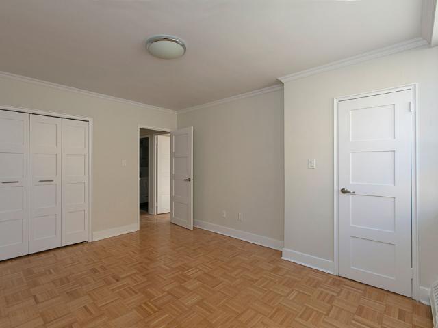 490 Avenue Eglinton Est 1 Chambre