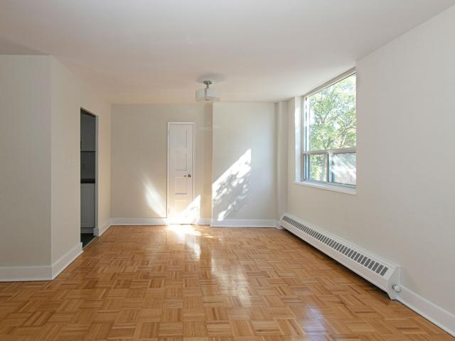 490 Eglinton Avenue East 490 Eglinton Avenue East 1 Bedroom Apartment for Rent