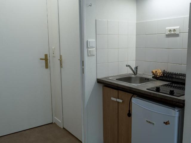 490€ Studio Meublé + Parking + Local à vélo