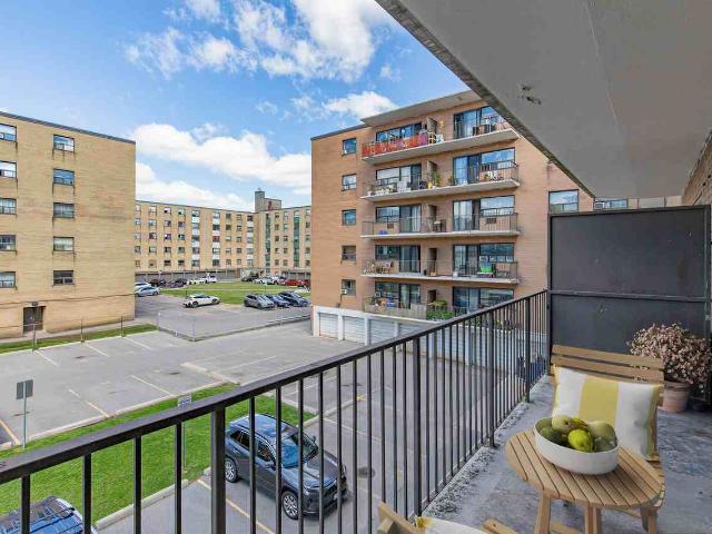 4918 Bathurst Street 1 Bedroom Apartment for Rent at 4918 Bathurst St, Toronto, ON M2R 1X7 Branson