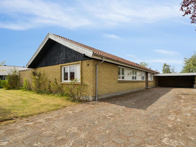 492250 Ålekrogen 31 Velkommen til Ålekrogen 31, 8800 Viborg – Villa i et plan med kælder og mas RealMæglerne