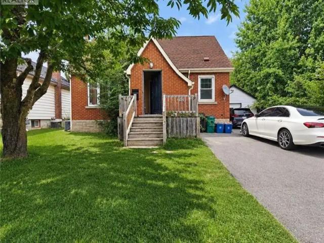492 COURTLAND Avenue E Unit# Upper