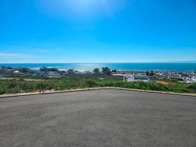 493 m² Land available in St Helena Views
