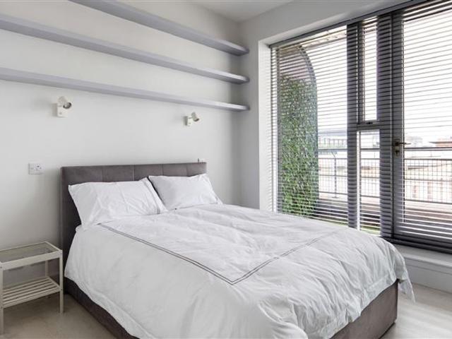 495,000 | Penthouse, 62 Beresford House, Custom House Square, IFSC, Dublin 1 DNG Central 5023 MyHome. Ie Residential