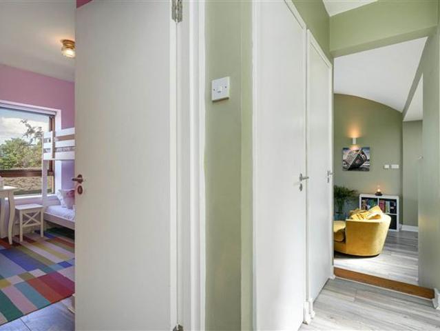 495,000 | 1 Woodview Mews, Glenalbyn Road, Stillorgan, County Dublin Casey Kennedy Estate Agents 5002 MyHome. Ie Residential