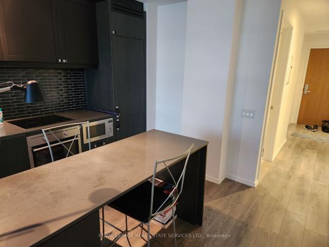 495 Bloor Street W