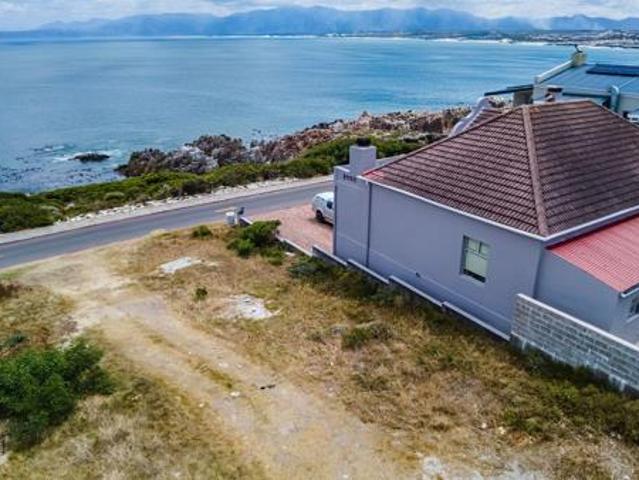 495 m² Land available in De Kelders