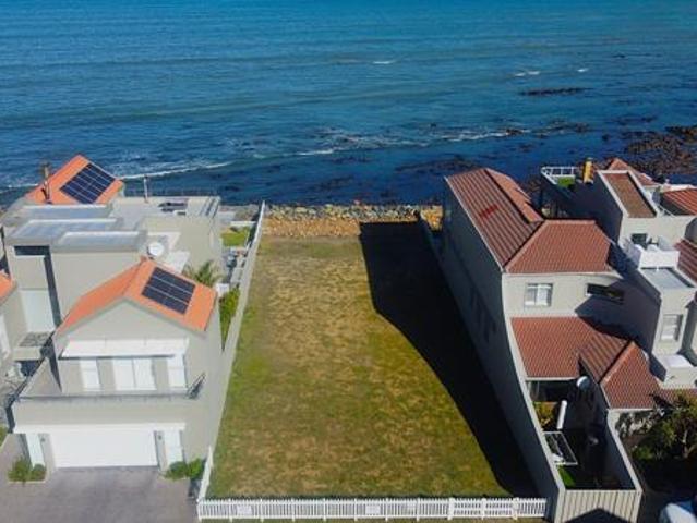 495 m² Land available in Harbour Island