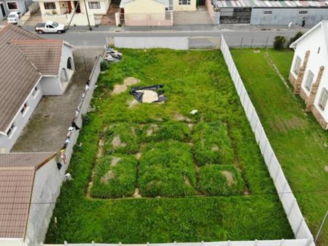 495 m² Land available in Strand Central