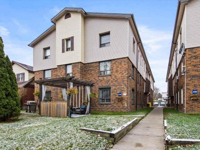 496/498 Simcoe Street North 1 Bedroom Apartment for Rent at 496 Simcoe St N, Oshawa, ON L1G 4T6 Downtown Oshawa