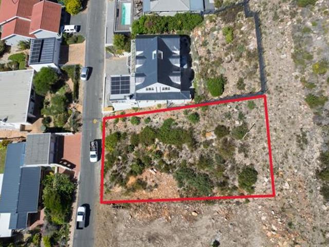 496 m² Land available in Fish Hoek
