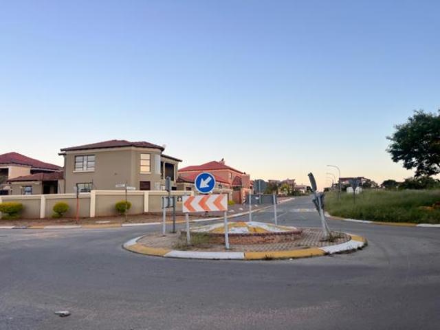 496 m² Land available in Serala View