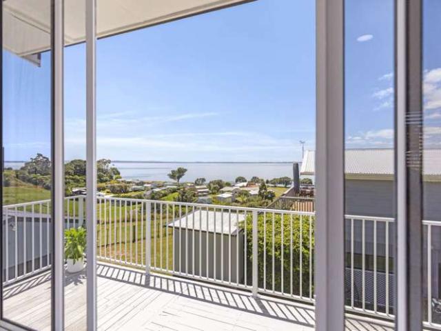 499 Grahams Beach Road, Awhitu, Franklin