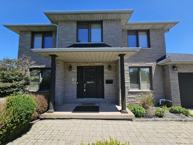 49 Decew Woods Ct