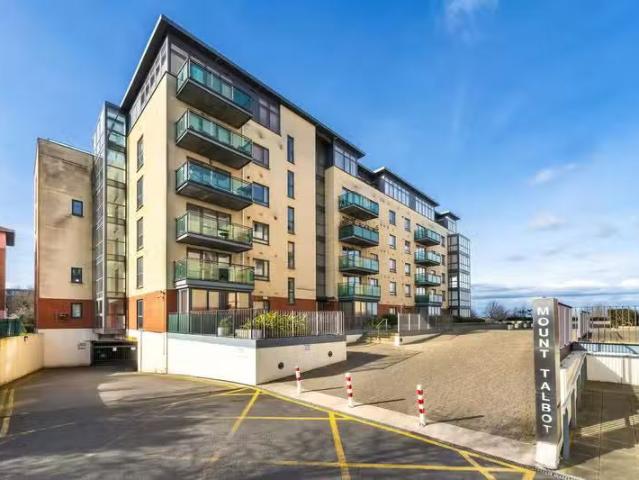 49 Hillview, Mount Talbot, D22 Y15, Clondalkin, Dublin 22 is f.