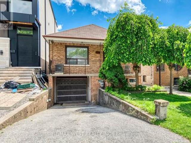 49 Montcalm Avenue, Toronto, ON, M6E 4N8 house for sale | Listing ID W13471 | Royal LePage