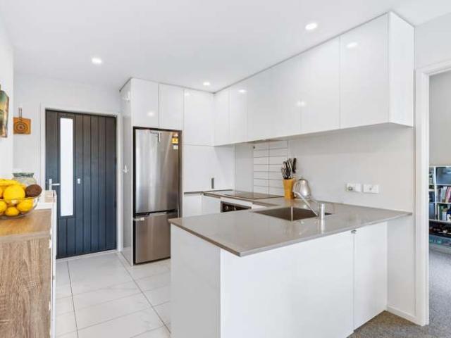 49A Hatherlow Street, Glenfield, North Shore City