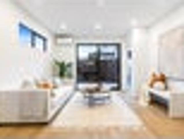 4 Masters with Ensuite + 2 Livings