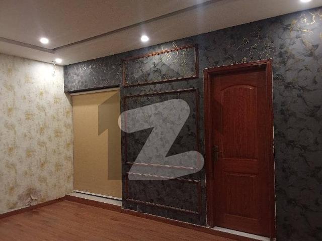 4 Marla Brand New Commercial Floor Availabal