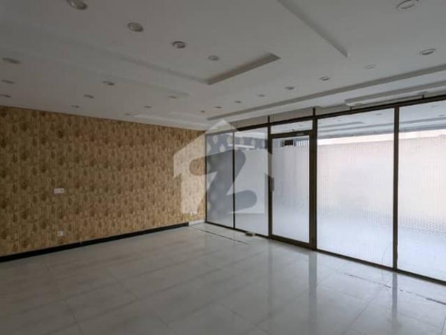 4 Marla Commercial Hall for Rent in Paragon City