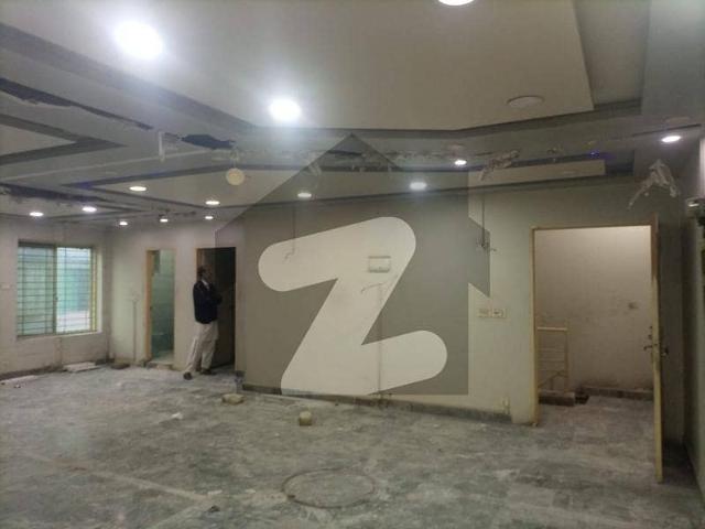 4 Marla Corner Hall 2nd Floor Very Hot Location For Rent
