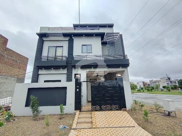 4 Marla Corner House Available for Sale