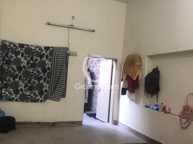 4 Marla Upper portion for Rent