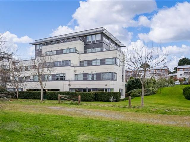 4 Mercer House, Brennanstown Square, Cabinteely, Dublin 18 Mullery O'Gara Estate Agents 4913 MyHome. Ie Residential
