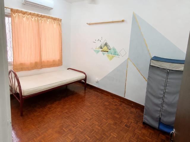 4 Mins to Atria Shopping Gallery ️ | Medium Room For Rent @ Damansara Jaya SS22