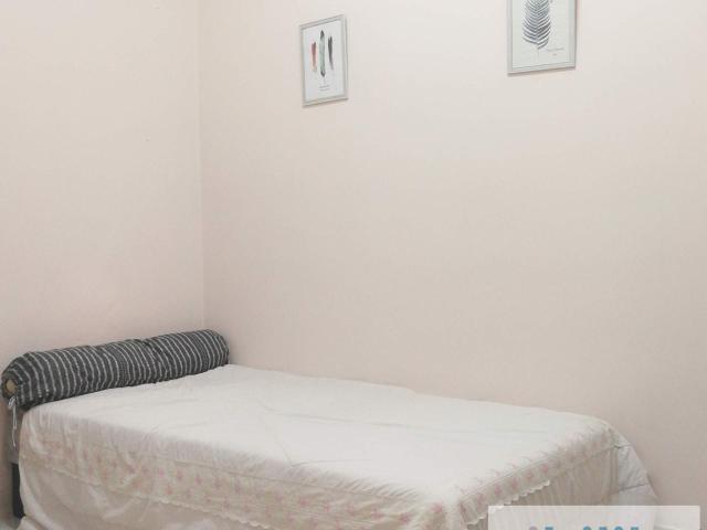 4 MINS TO LRT / COMFY & COZY / FREE UTILITIES / CONVENIENT Middle Room at Taman Paramount, Petaling Jaya