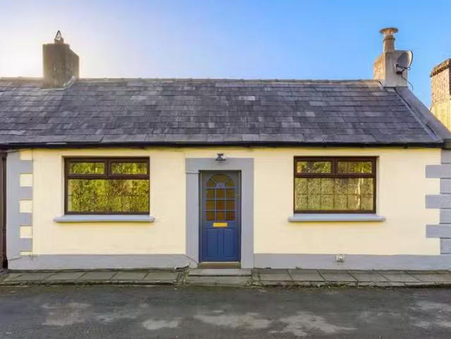 4 Moss Cottages, Enniskerry Road, Kilternan, Dublin 18, D18CP7.