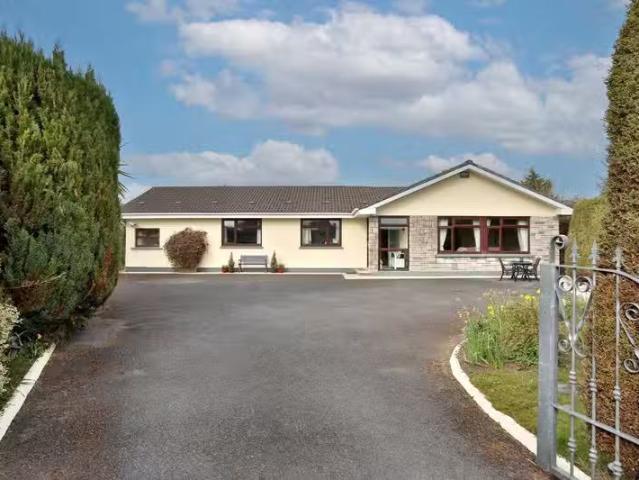 4 Oaklawn, Ballyfin Road, Portlaoise, Co. Laois, R32EP9E is fo.