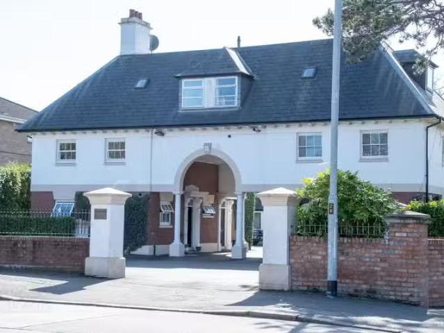 4 Ashbourne Court, 225 227 Belmont Road