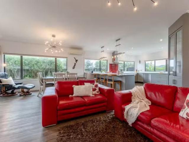 4 Barbaras Way, Waikanae Beach, Kapiti Coast