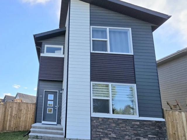 4 Bdr house with bonus room, oversized garage & fenced yard in Walden
