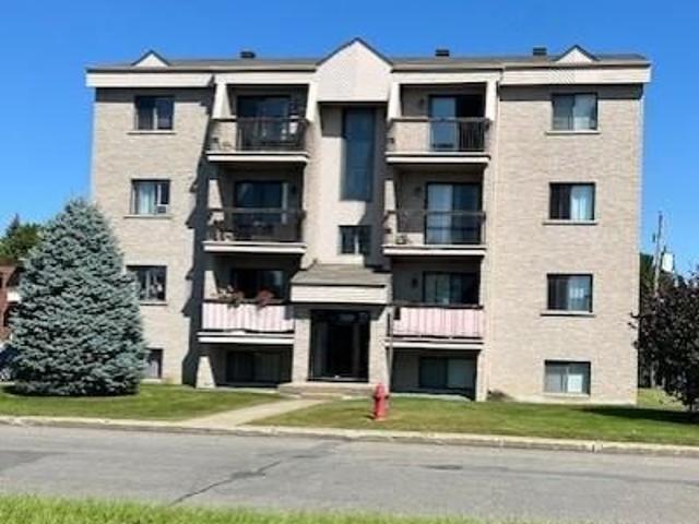 4 ½ Beau logement à louer derrière Galerie Terrebonne à 1230$ libre immédiatement