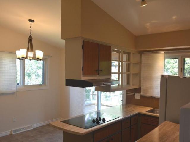 4 bed 2 bath house for rent in V sector of Brossard