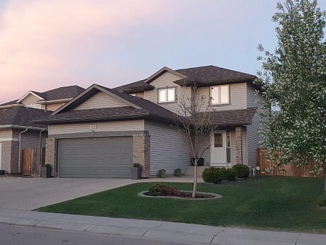 4 Bed, 3 1/2 Bath Family Home In Stonebridge!
