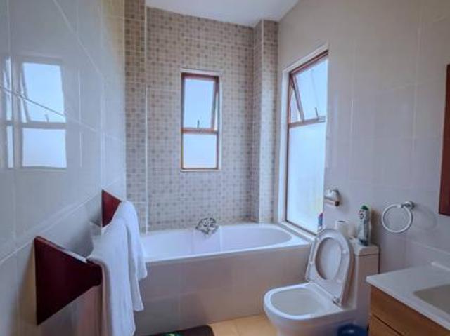 4 Bed Townhouse with En Suite