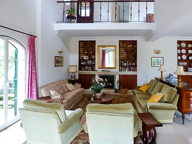 4 bed villa w/ pool near Estoril Golf